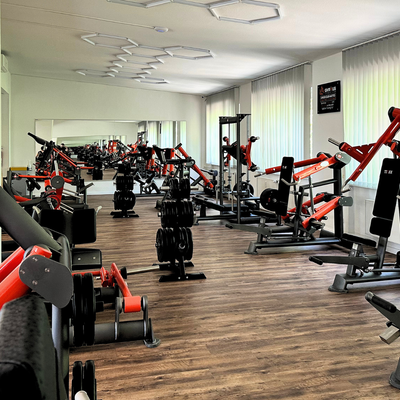 GYM4US Hennigsdorf: Dein Studio für Power und Ausdauer.