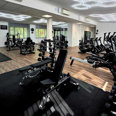 GYM4US Hennigsdorf: Krafttraining und Ausdauer in Perfektion.